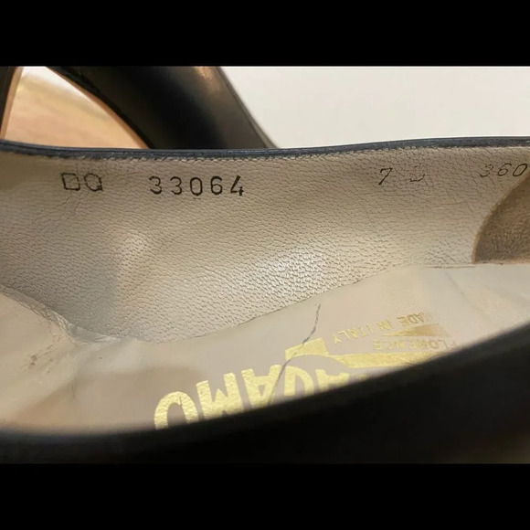 Salvatore Ferragamo Black Leather Pump - Picture 11 of 11